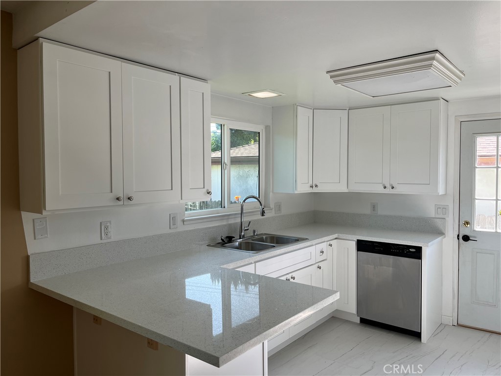 9352 MOKIHANA Drive, Huntington Beach CA 92646 - photo 4