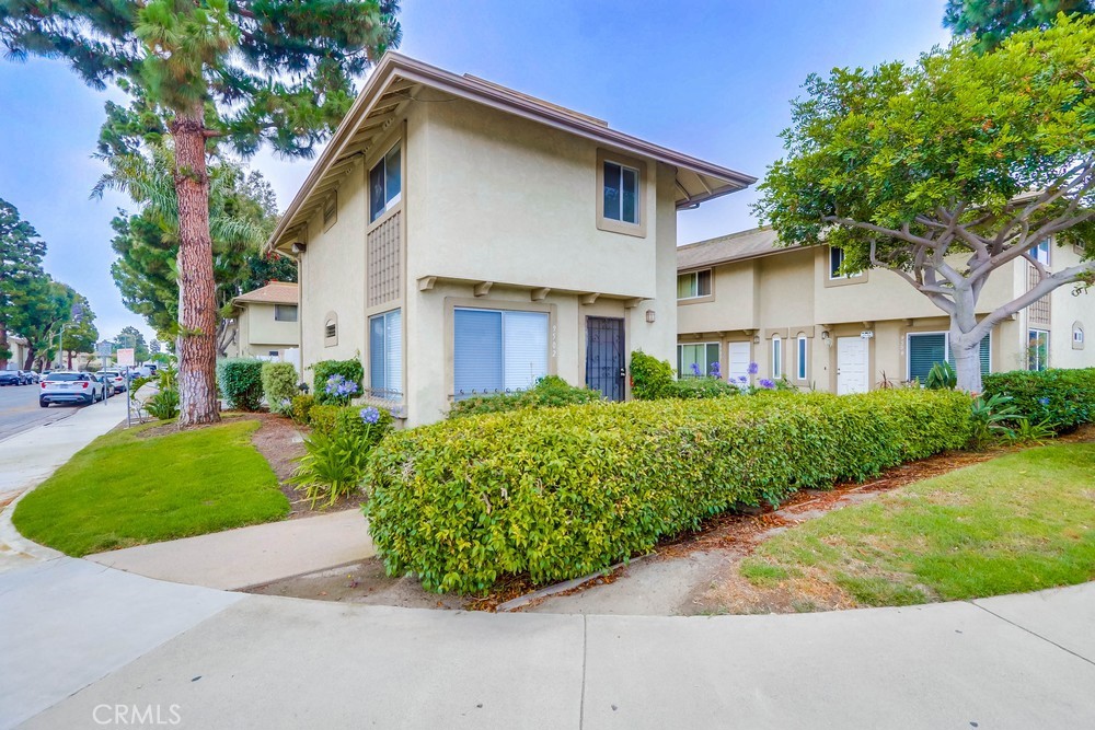 9502 Pettswood Dr 7, Huntington Beach CA 92646 - photo 1