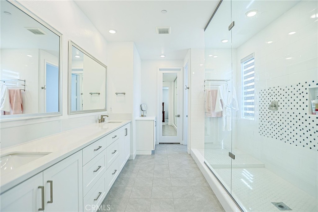 Master Bathroom 2 Upstairs - 9622 Gisler Drive, Huntington Beach CA 92646 - photo 14