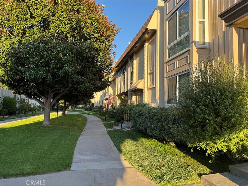 9695 Brookbay Circle, Huntington Beach, CA 92646