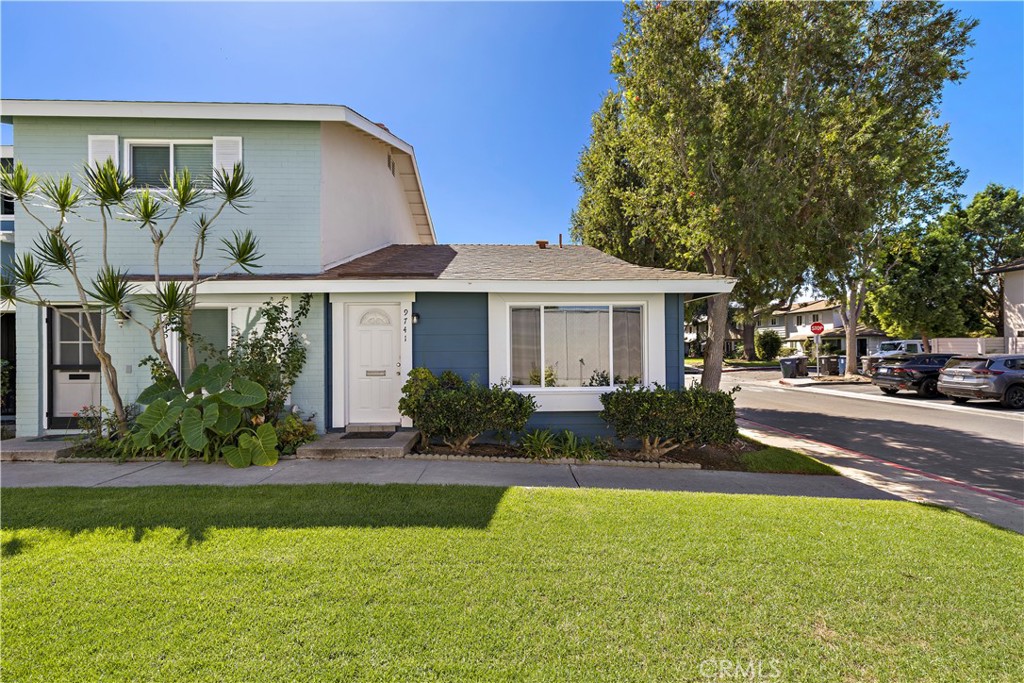 Beautiful Single Level, End Unit Home. - 9741 Cornwall Drive, Huntington Beach CA 92646 - photo 1