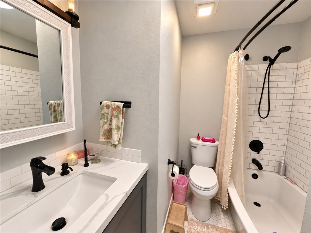 Upstairs full bathroom - 9857 Continental, Huntington Beach CA 92646 - photo 12