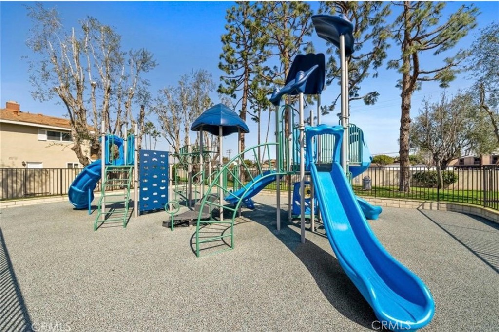 9867 Continental, Huntington Beach CA 92646 - photo 32