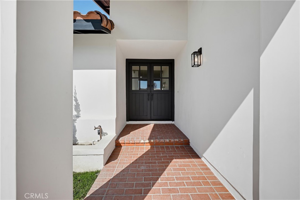 9921 Garrett Circle, Huntington Beach CA 92646 - photo 2