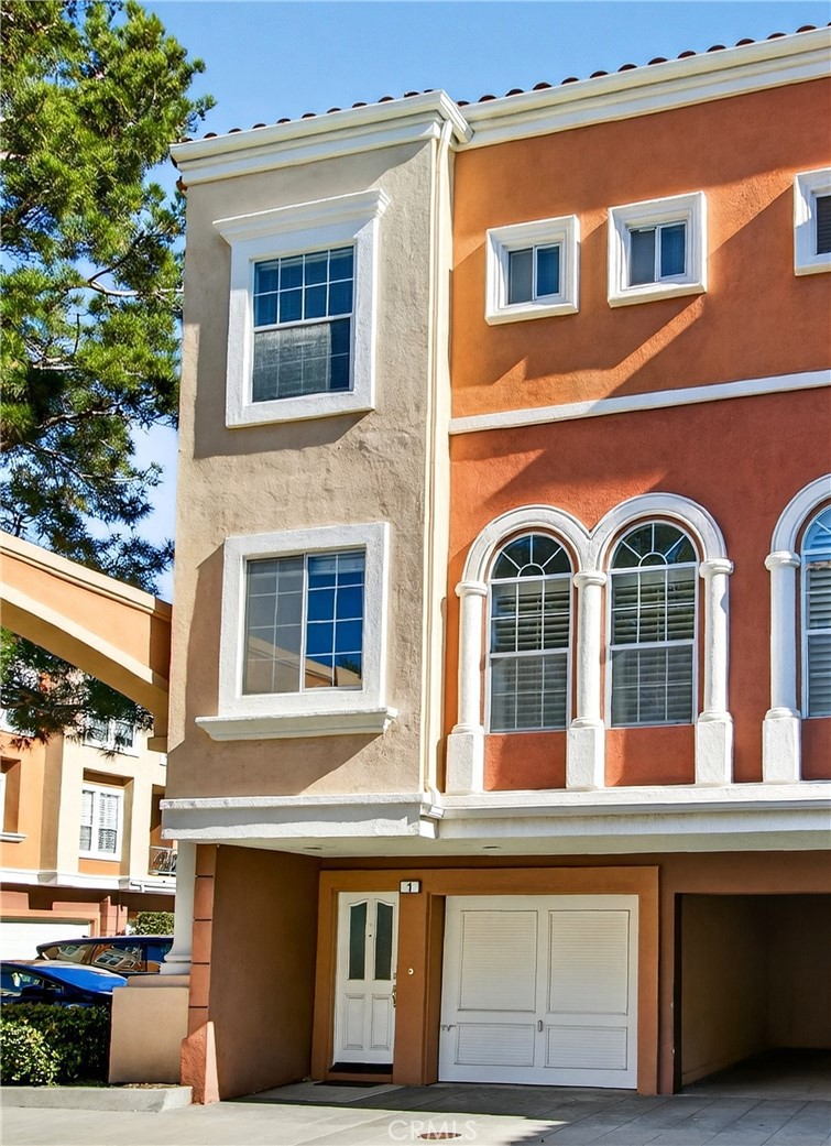 1 Salviati Aisle...great, interior, end-unit location - 1 Salviati Aisle, Irvine CA 92606 - photo 1