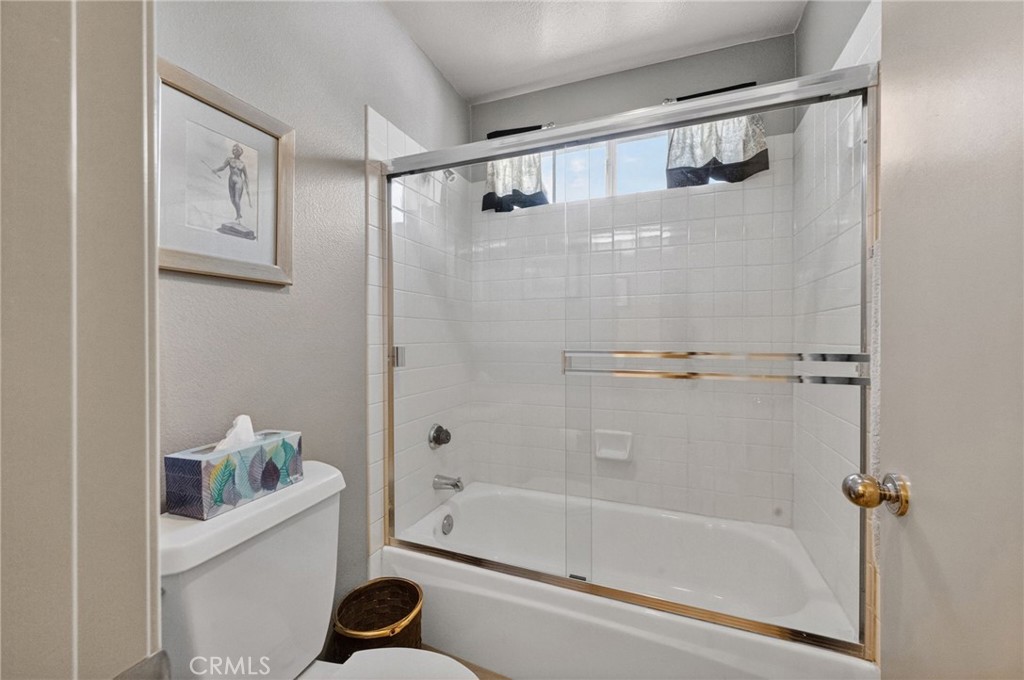 Guest bath - 10 Agostino, Irvine CA 92614 - photo 19