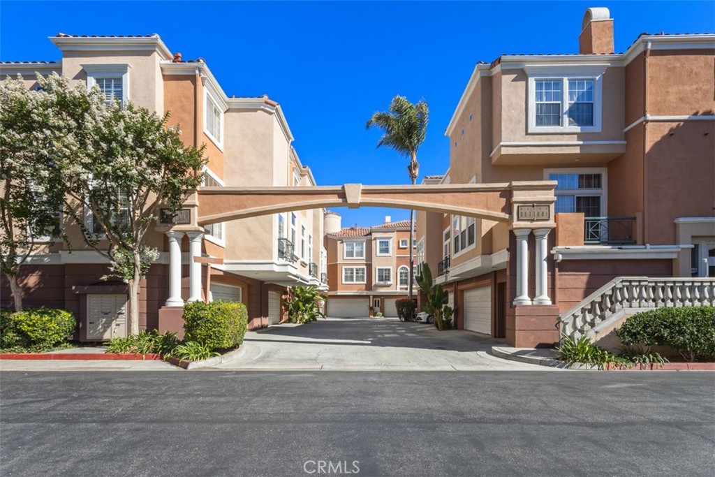 Corte Bella Community - 10 Bettoni Aisle, Irvine CA 92606 - photo 1