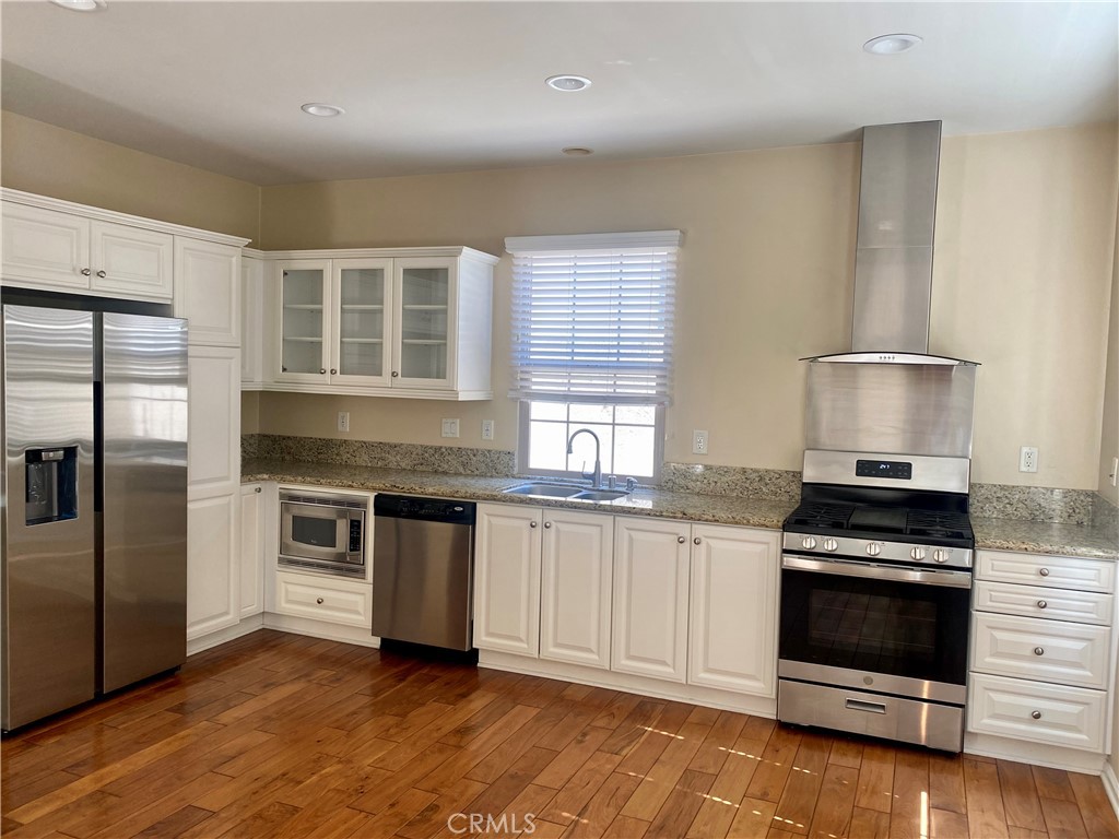 Kitchen - 10 Iceberg Rose, Irvine CA 92620 - photo 9