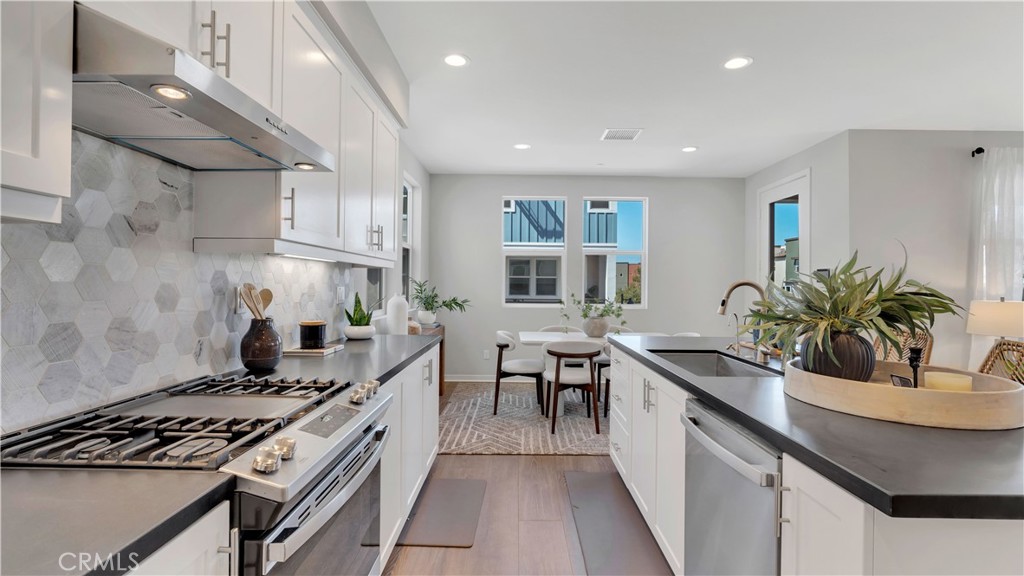 Kitchen - Stainless Steel Appliance - 100 Tenor, Irvine CA 92618 - photo 11