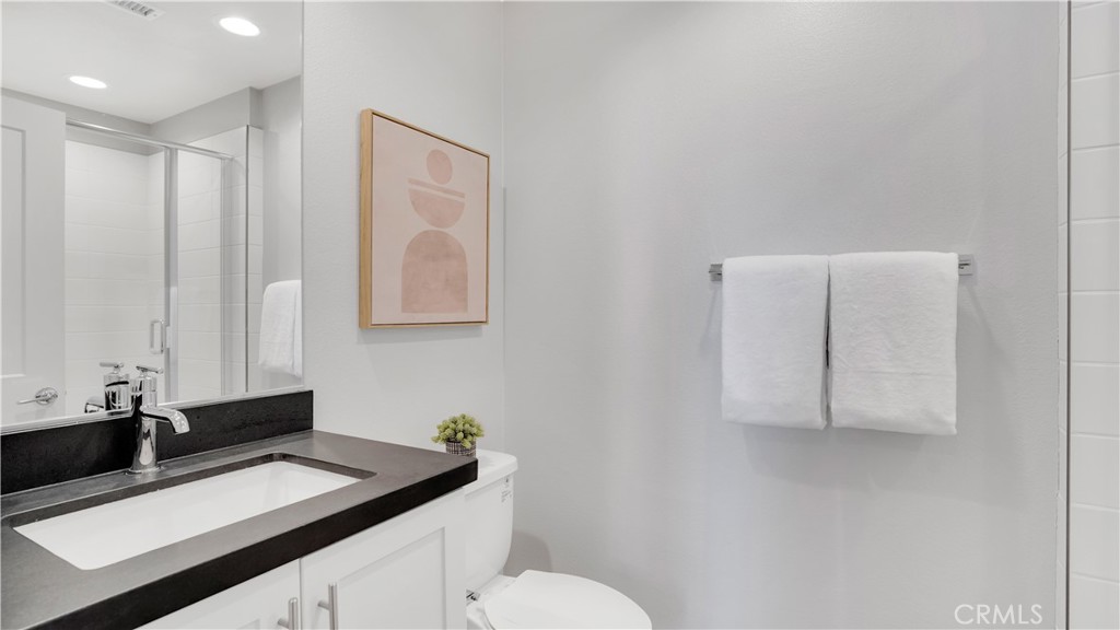Main Level Guest Ensuite Bath - 100 Tenor, Irvine CA 92618 - photo 35