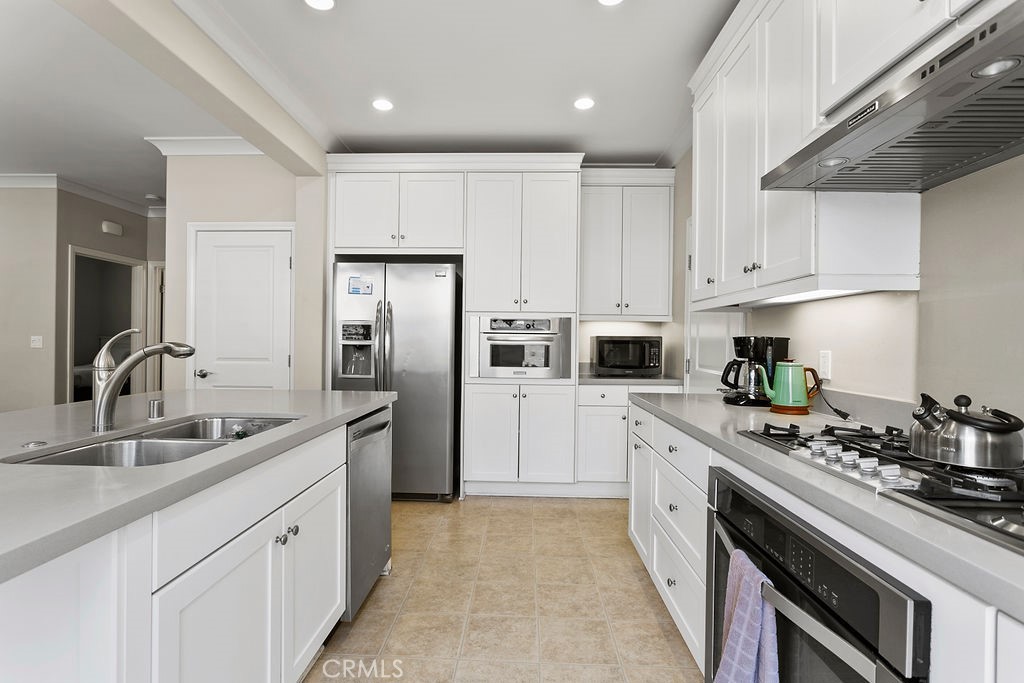 101 Thornhurst, Irvine CA 92620 - photo 10