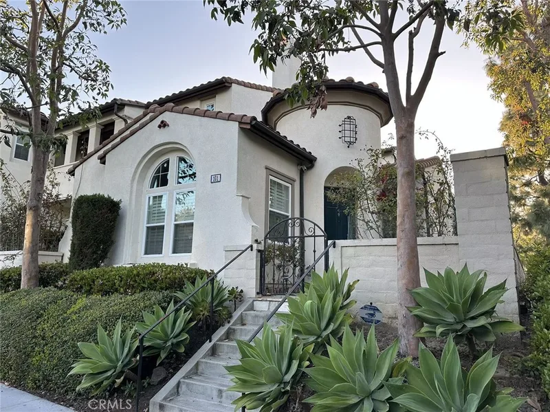 101 Vermillion, Irvine