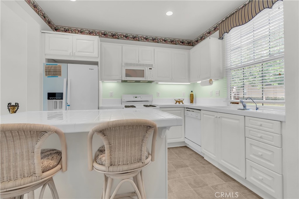 Kitchen 1 - 101 Waterman 153, Irvine CA 92602 - photo 12
