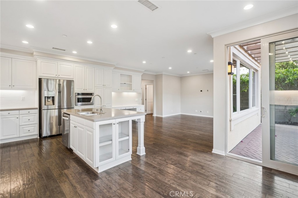 102 Brindisi, Irvine CA 92618 - photo 8