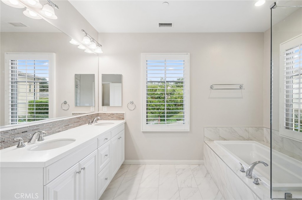 102 Brindisi, Irvine CA 92618 - photo 18
