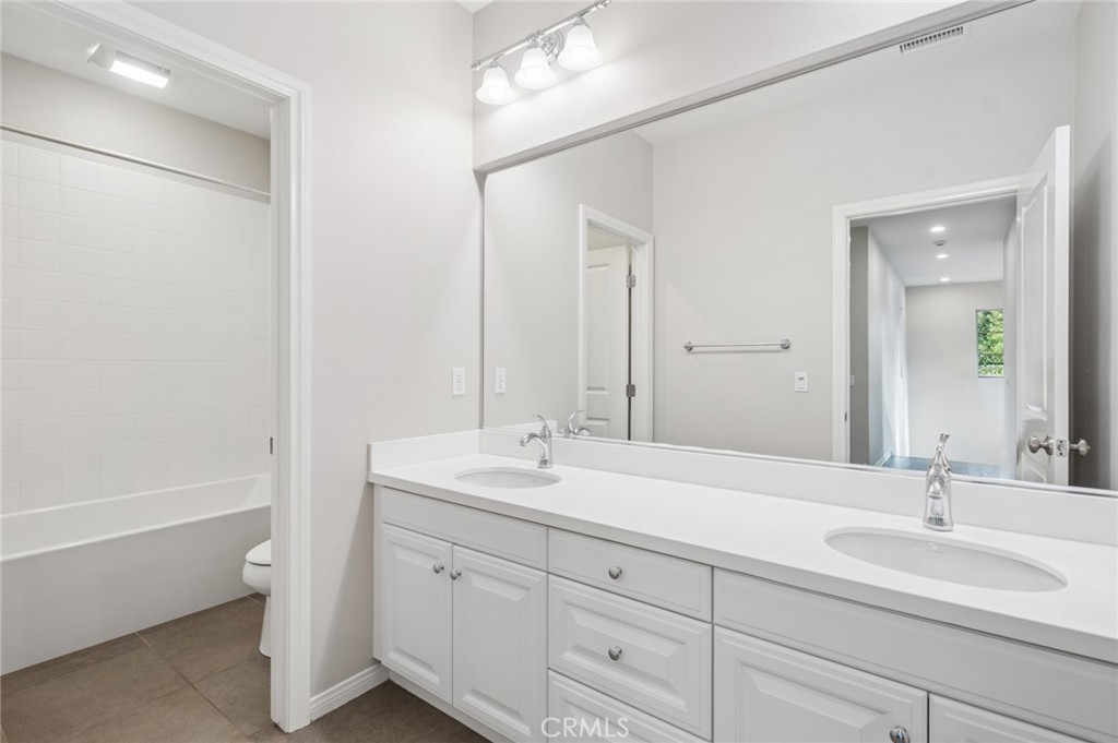 102 Brindisi, Irvine CA 92618 - photo 20