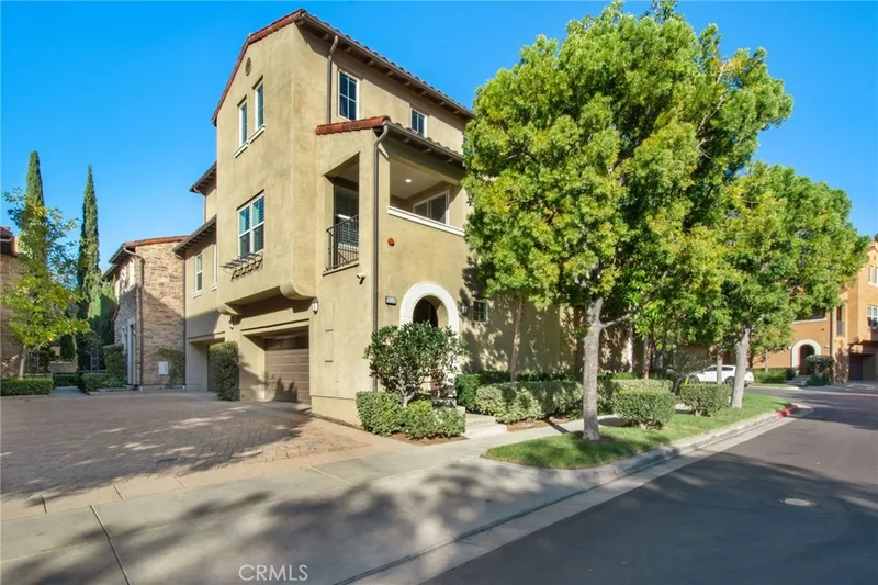 102 Roadrunner, Irvine, CA 92603