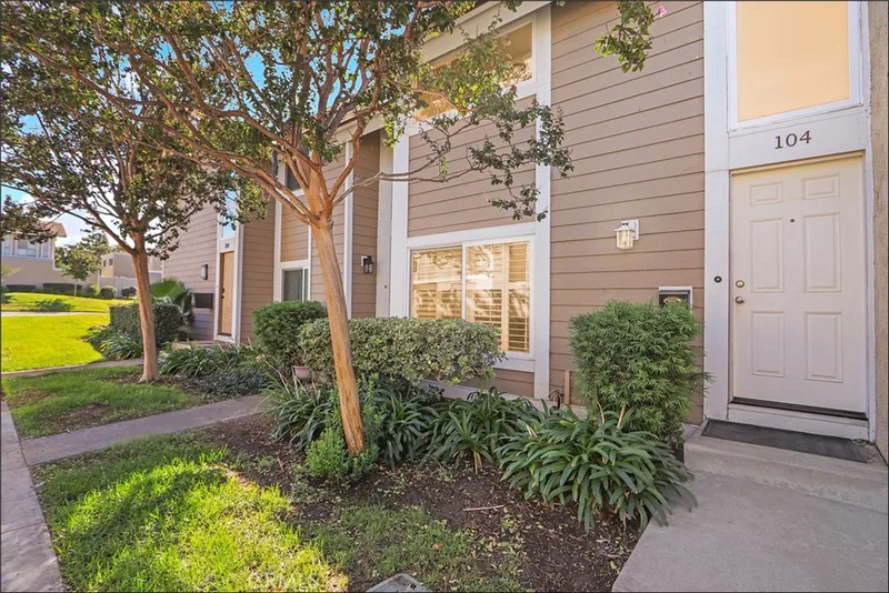 104 Oval, Irvine