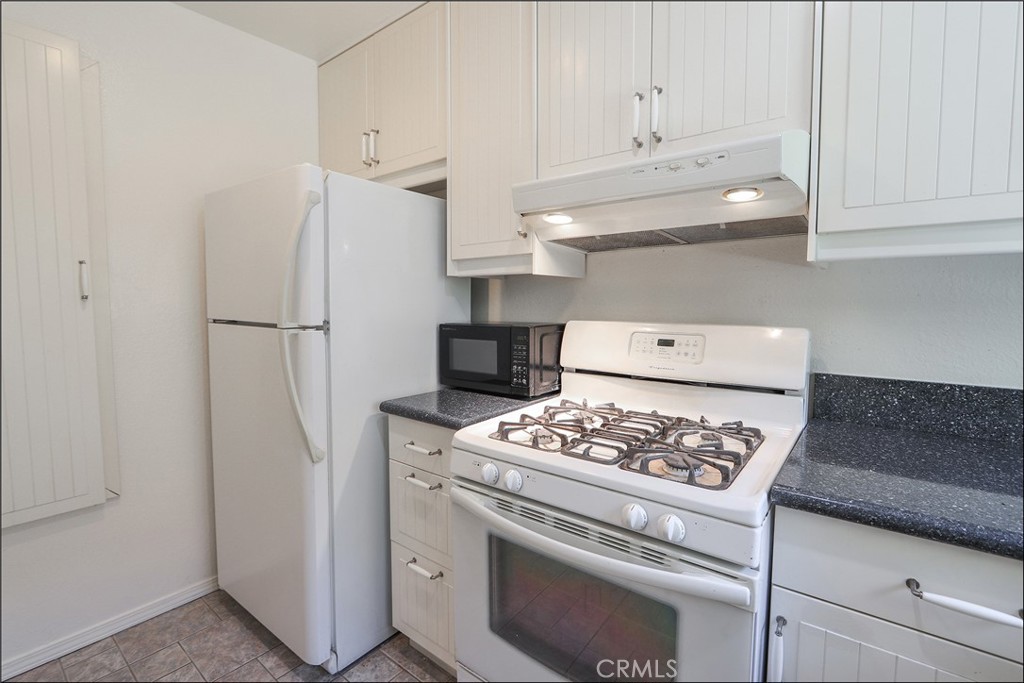 104 Oval, Irvine CA 92604 - photo 7