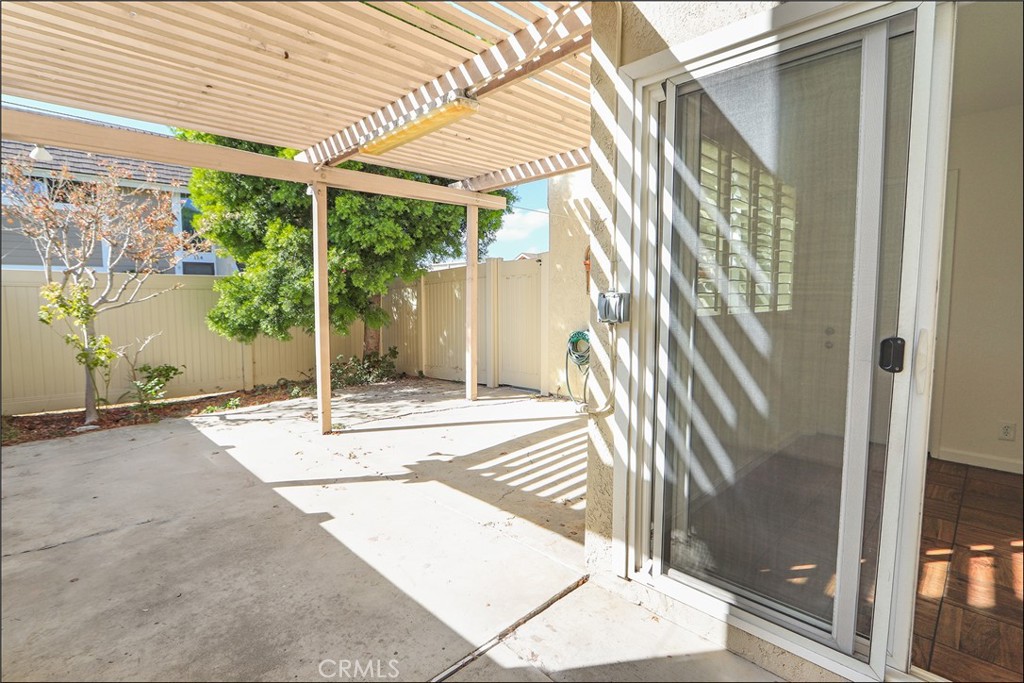 104 Oval, Irvine CA 92604 - photo 17