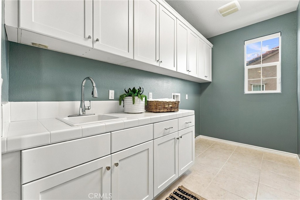 Upstairs laundry room - 104 Sparrow, Irvine CA 92618 - photo 57