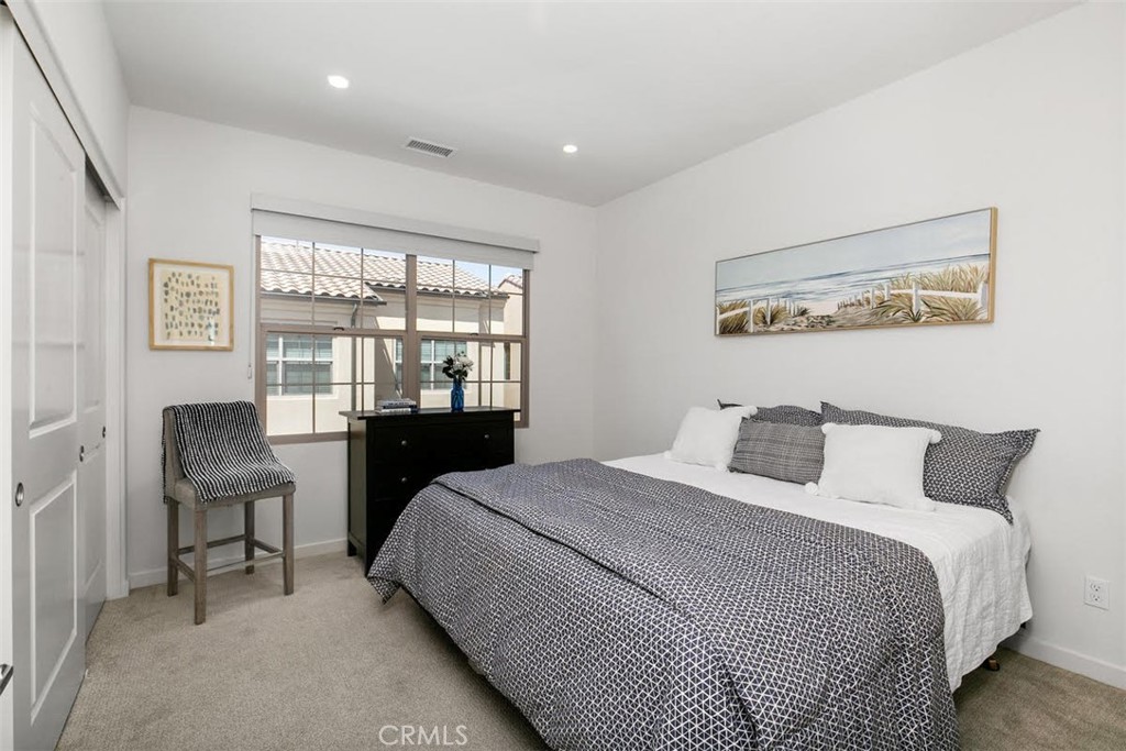 Guest room, or useful as a home office space. - 105 Anthology, Irvine CA 92618 - photo 6