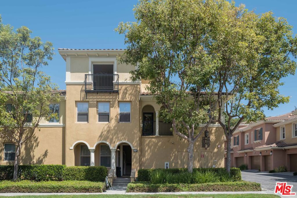 107 Chantilly, Irvine CA 92620 - photo 2