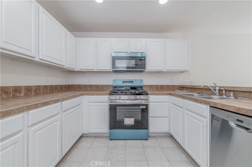 107 Oxford 34, Irvine CA 92612 - photo 4