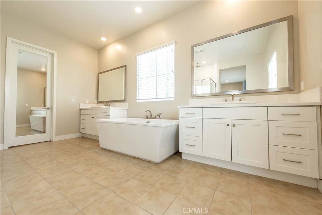Master bathroom - 107 Pitch, Irvine CA 92618 - photo 12