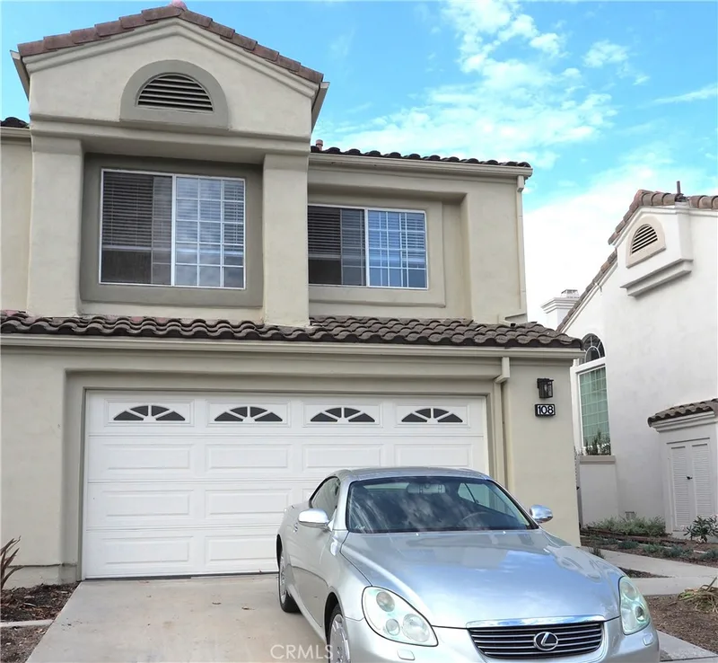 108 ALMADOR, Irvine, CA 92614