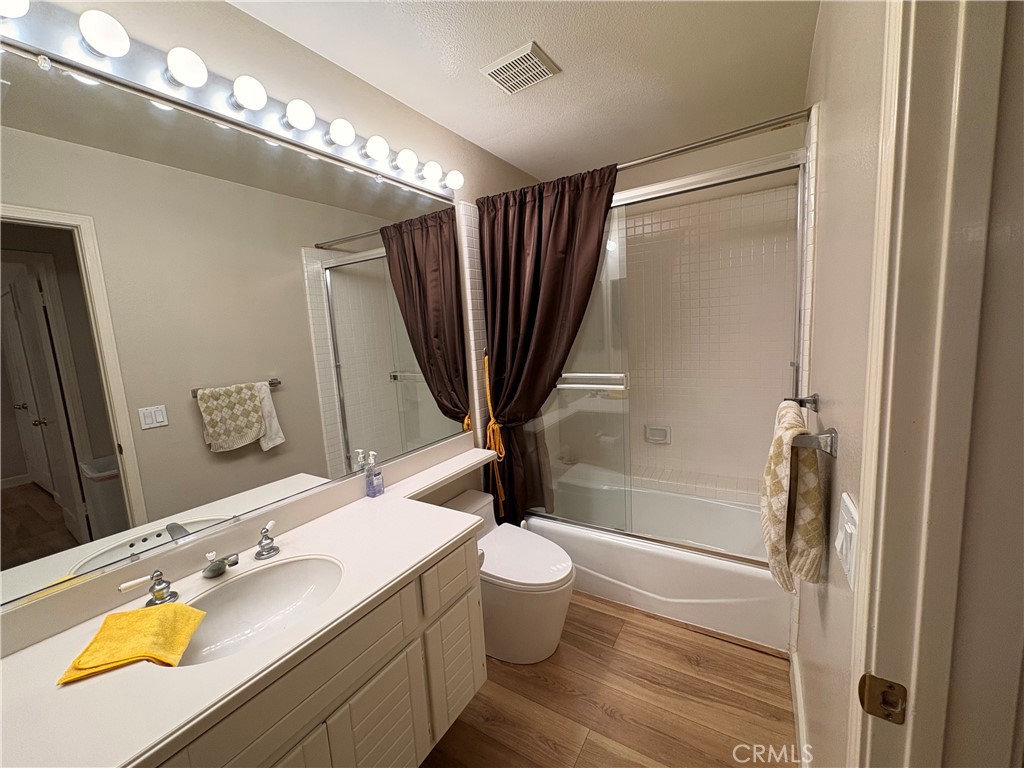 First Floor Bathroom w/Tub - 109 Lehigh Aisle, Irvine CA 92612 - photo 16