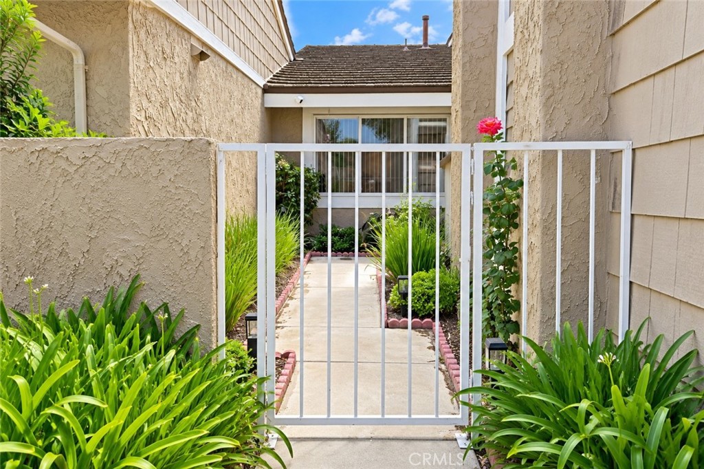 Private entrance - 11 Beechwood, Irvine CA 92604 - photo 24