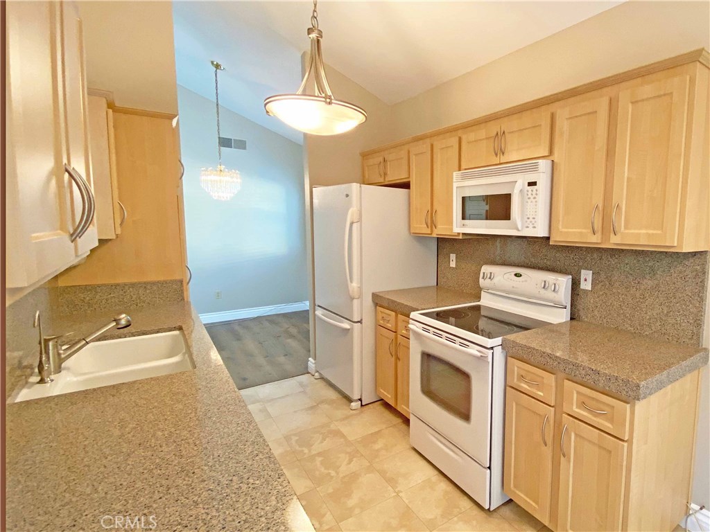11 Lakepines, Irvine CA 92620 - photo 3