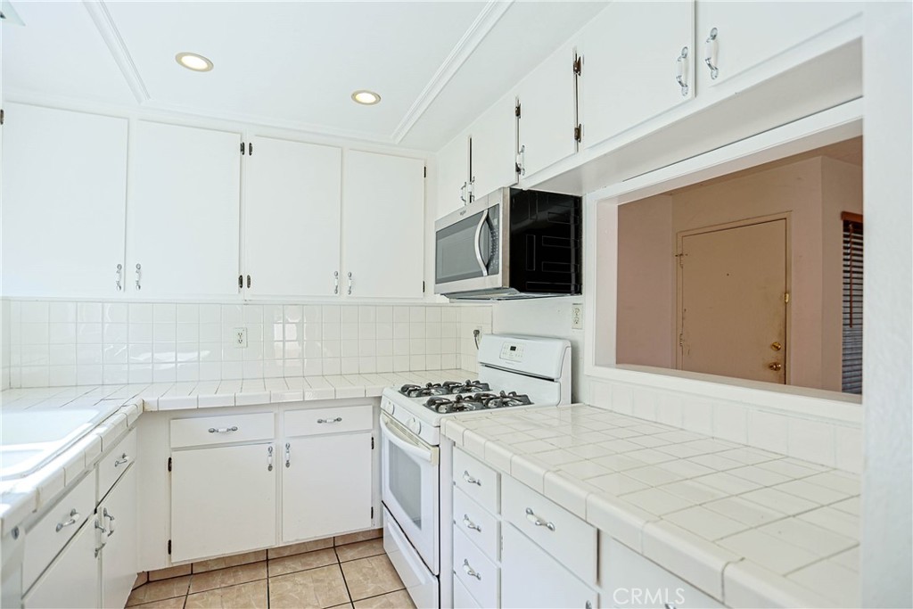 KITCHEN - 11 Orchard, Irvine CA 92618 - photo 19