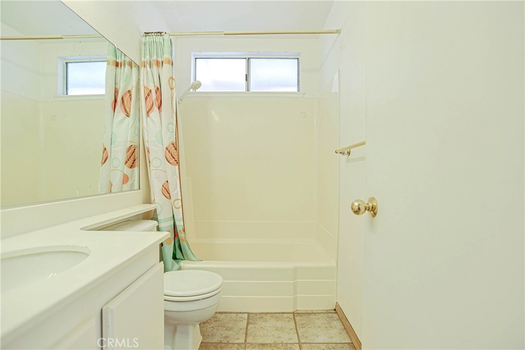 HALLWAY​​‌​​​​‌​​‌‌​​‌‌​​‌‌​​‌​​​‌‌​‌​​​​‌‌​‌​​ BATHROOM - 11 Orchard, Irvine CA 92618 - photo 30