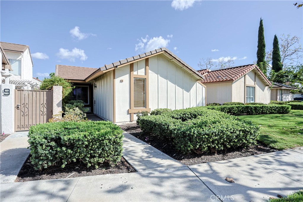 FRONT EXTERIOR - 11 Orchard, Irvine CA 92618 - photo 4