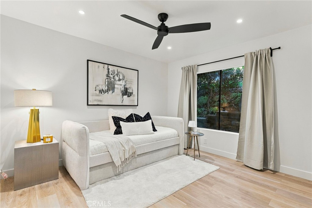 Exquisitely reimagined bedroom with ensuite bathroom - 11 Palos 55, Irvine CA 92612 - photo 14