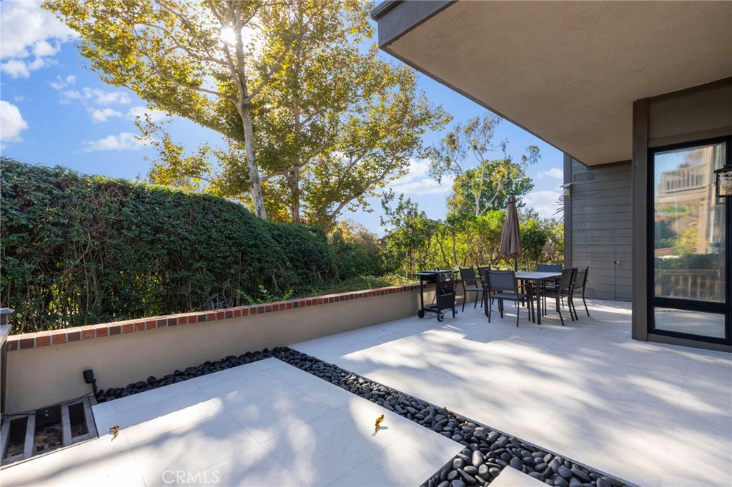 Private patio with river rock and porcelain oversized tiles add to the serenity - 11 Palos 55, Irvine CA 92612 - photo 25
