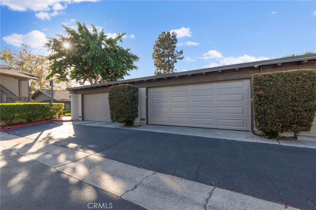 Freshly painted two car garage just steps away from your home - 11 Palos 55, Irvine CA 92612 - photo 26