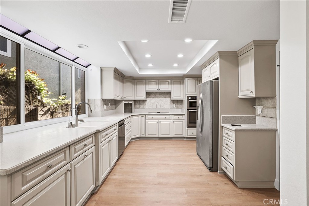 Kitchen - 11 Silverbreeze, Irvine CA 92614 - photo 2