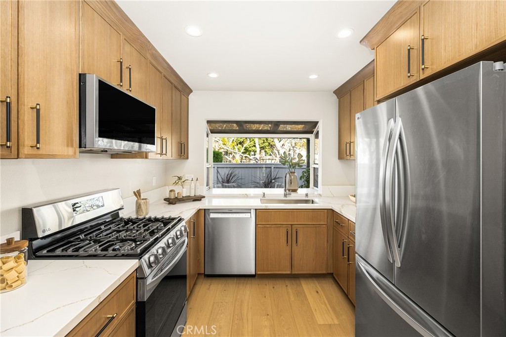 11 Thunder Trail 6, Irvine CA 92614 - photo 25