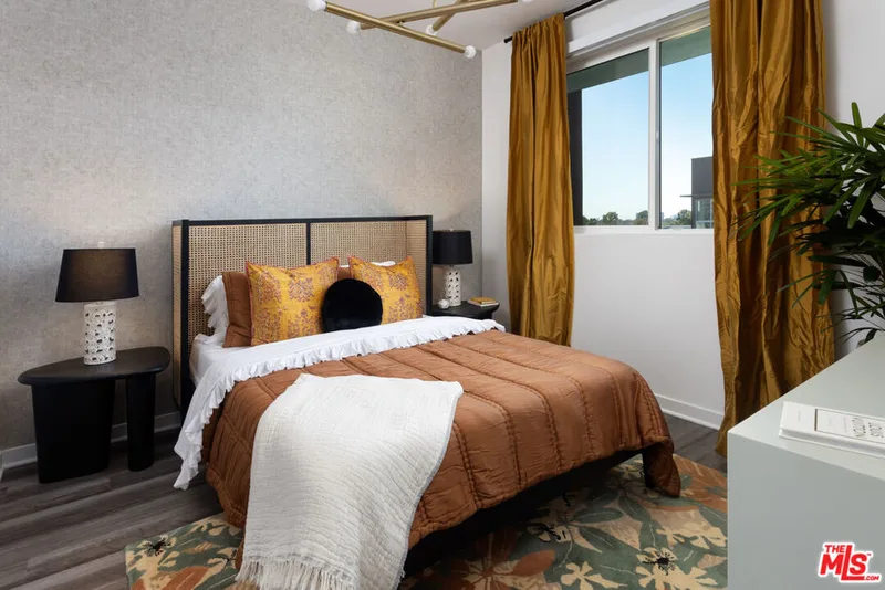 1100 Steely 1333, Irvine