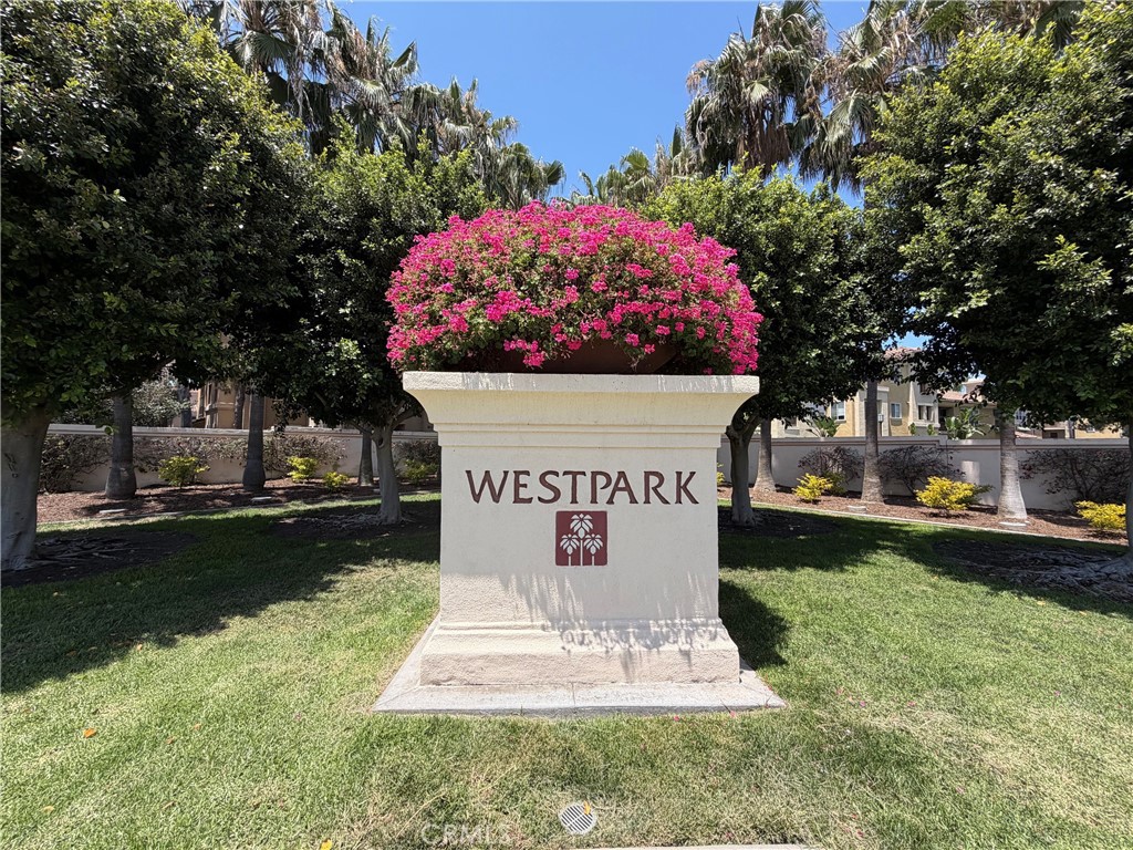 Welcome to Westpark! Centrally located between 405 fwy & 5 fwy. - 1103 Solvay Aisle, Irvine CA 92606 - photo 2