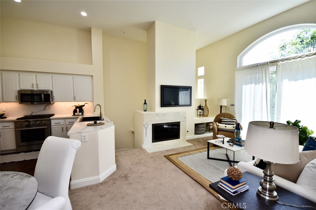 Open floorplan with lots of natural light. - 1103 Solvay Aisle, Irvine CA 92606 - photo 3