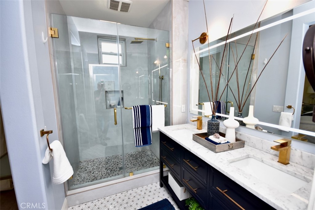 Gorgeous full remodeled master shower! - 1103 Solvay Aisle, Irvine CA 92606 - photo 15