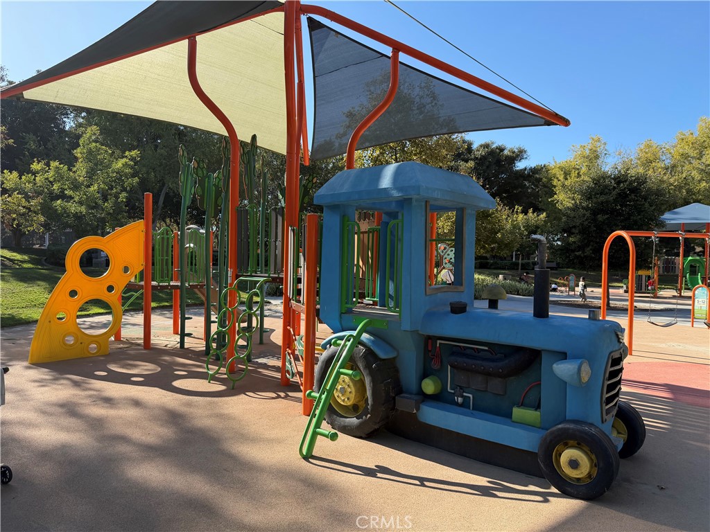 Association tot lot - 1103 Solvay Aisle, Irvine CA 92606 - photo 27