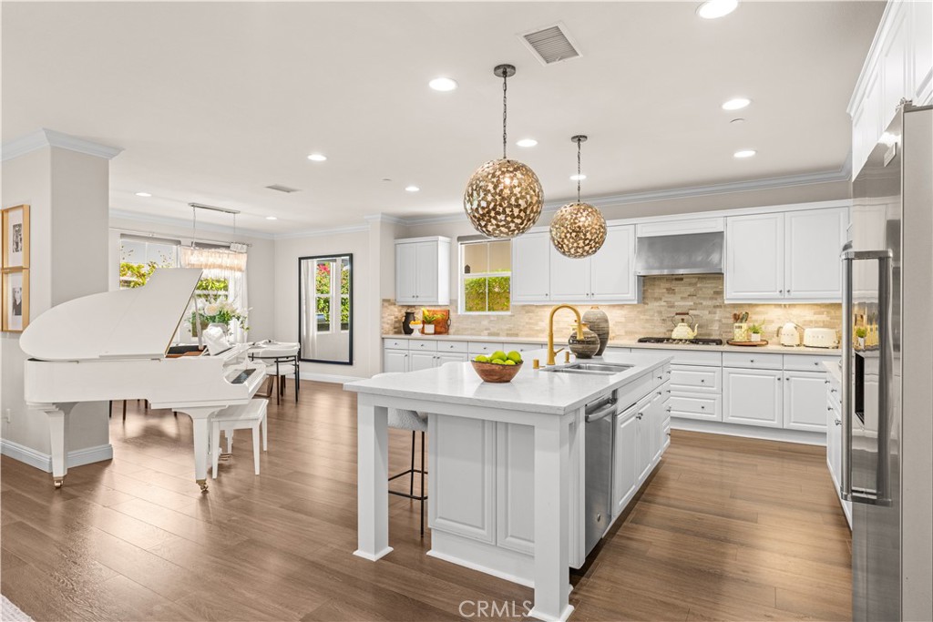 111 Bumblebee, Irvine CA 92618 - photo 15