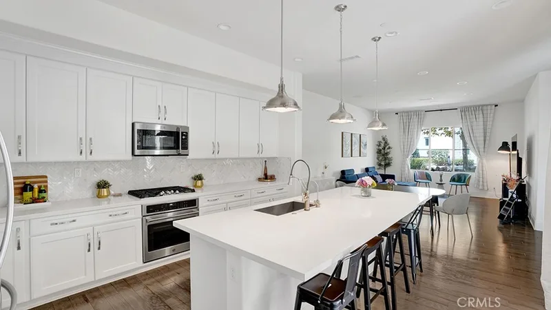 111 Frame, Irvine, CA 92618