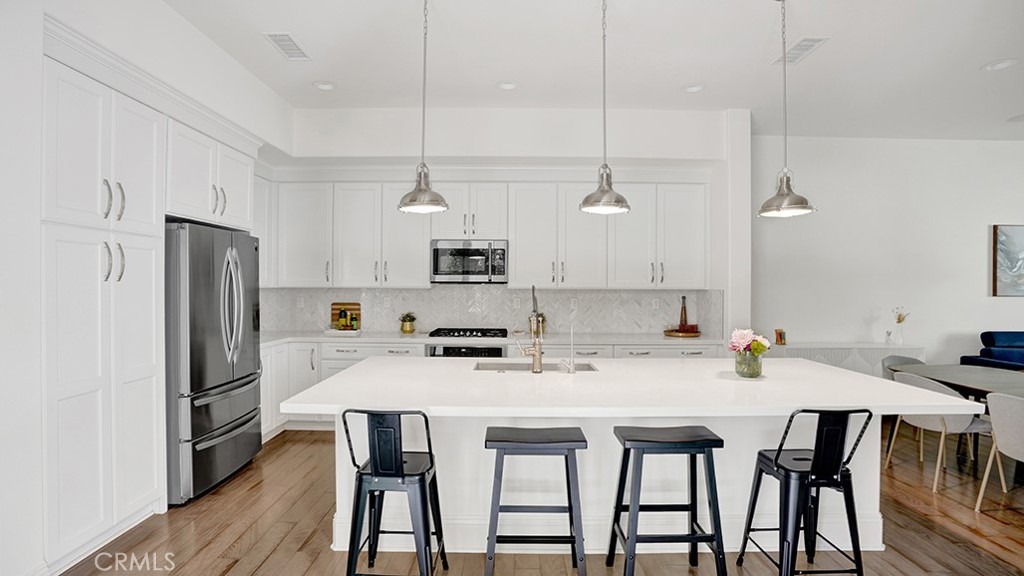 111 Frame, Irvine CA 92618 - photo 2