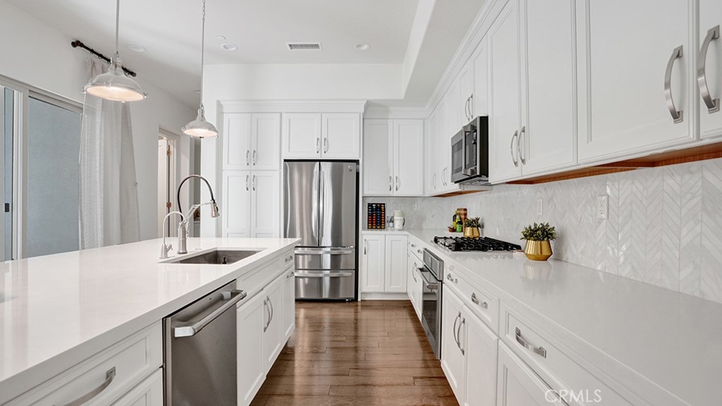 111 Frame, Irvine CA 92618 - photo 3